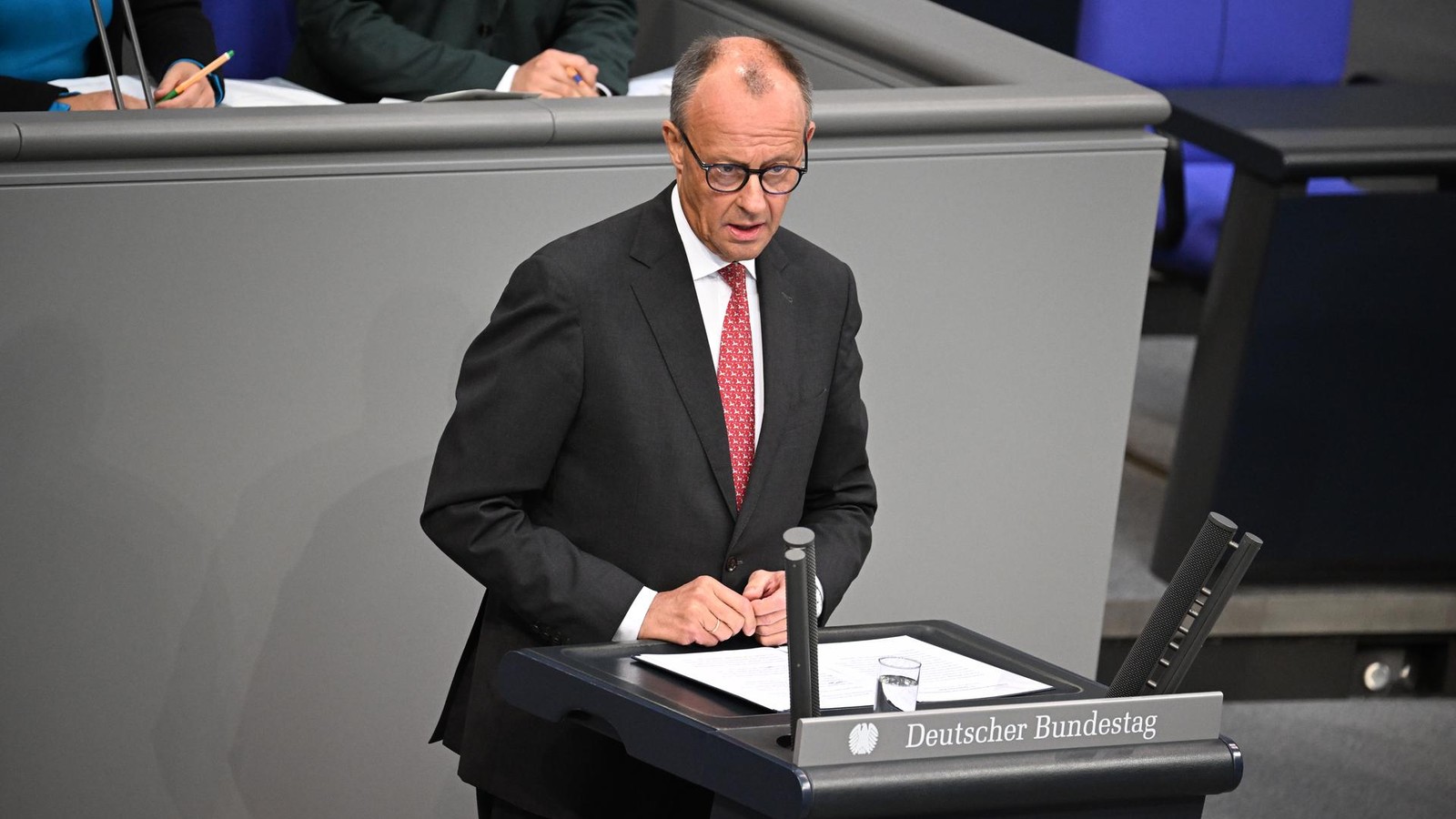 Merz-kontert-Weidels-Kritik-Trennung-von-Innen-und-Au-en-berholt-