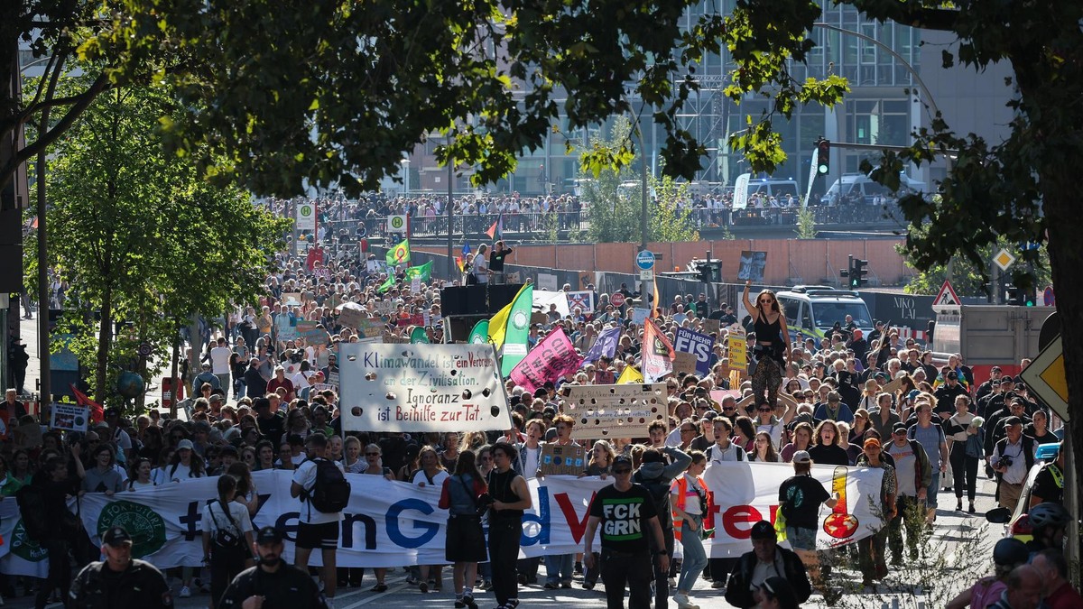 Demo Hamburg: Zwei Demos und ein HSV-Spiel – turbulentes Wochenende?