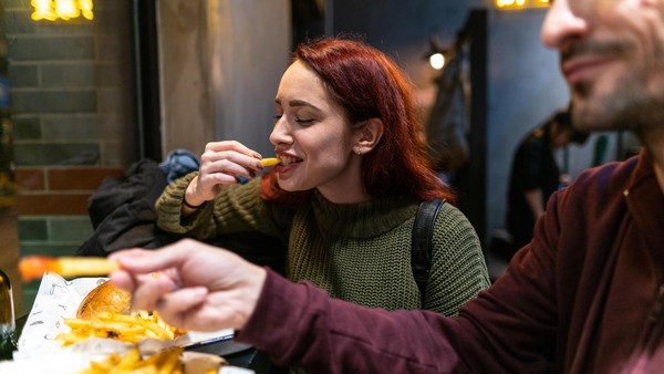 Pommes, Sushi, Döner – sind sie wirklich so ungesund? Arzt klärt auf