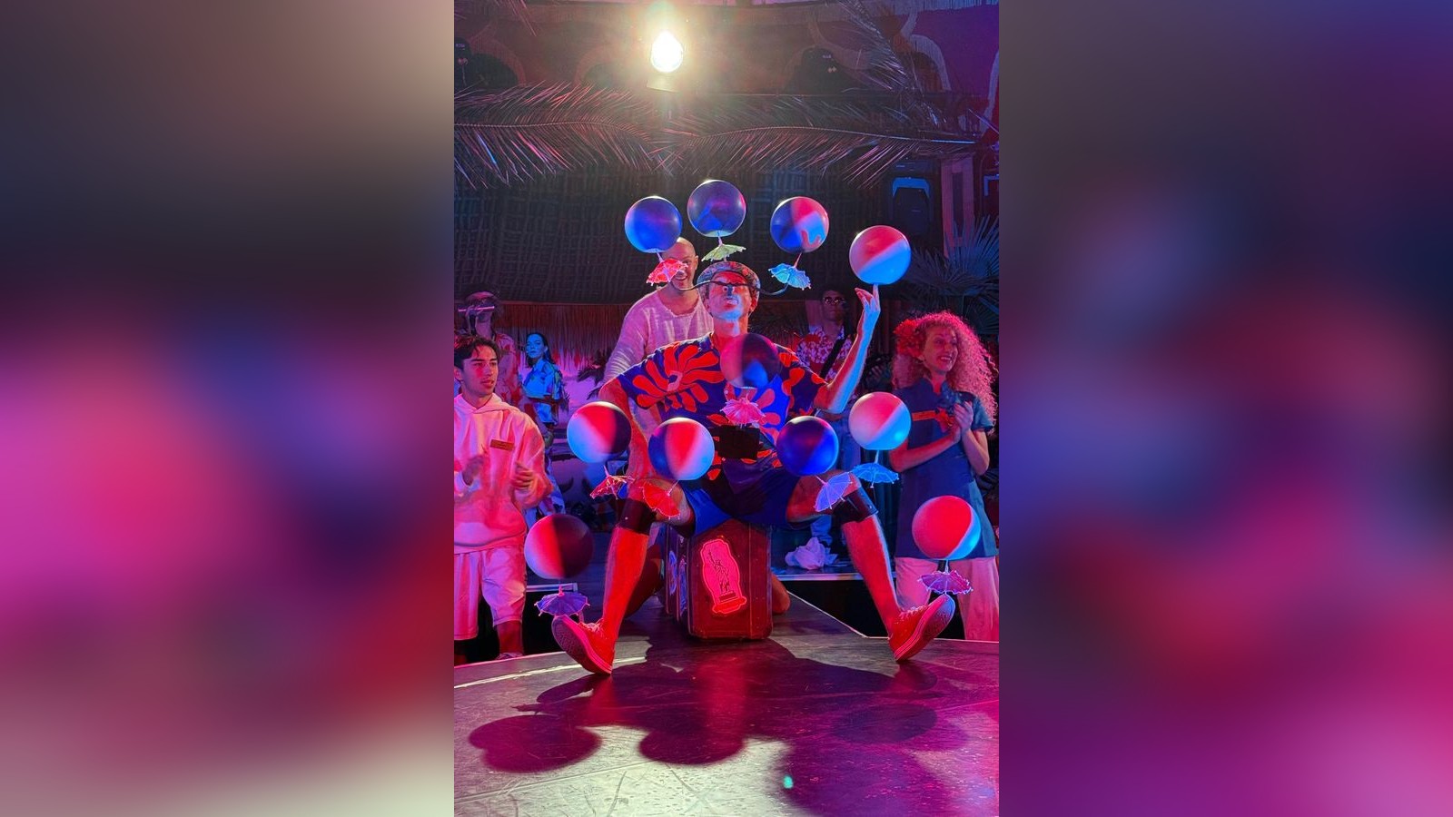 Hotel-Tropical-Spektakul-re-Variet-Show-in-Gera
