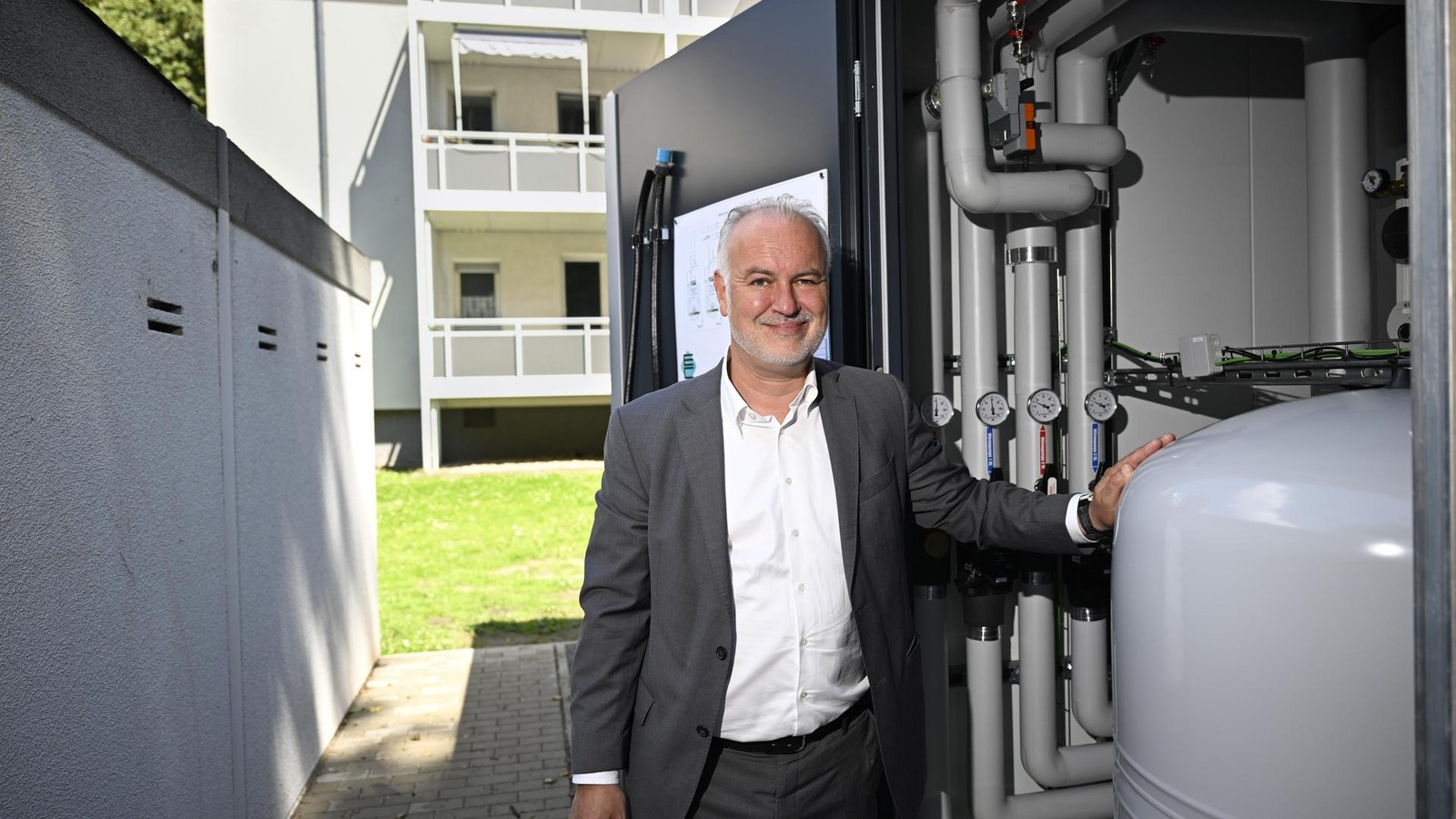 W-rmepumpen-Warum-gr-ne-NRW-Ministerin-Neubaur-Vonovia-lobt