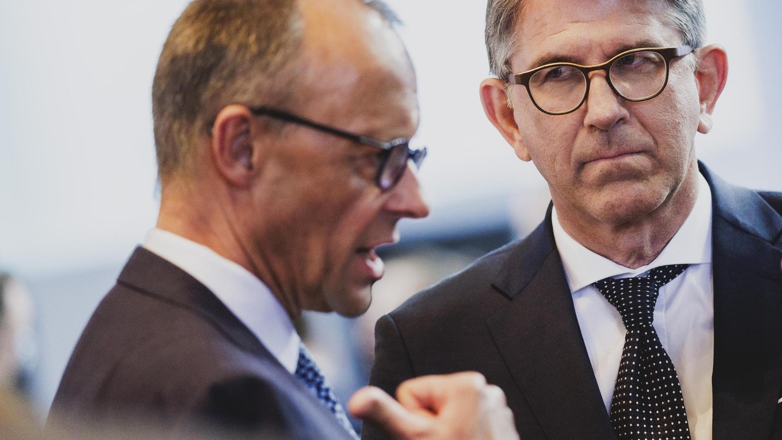 M-glicher-Interessenkonflikt-Die-Causa-Weimer-ist-auch-eine-Causa-Merz