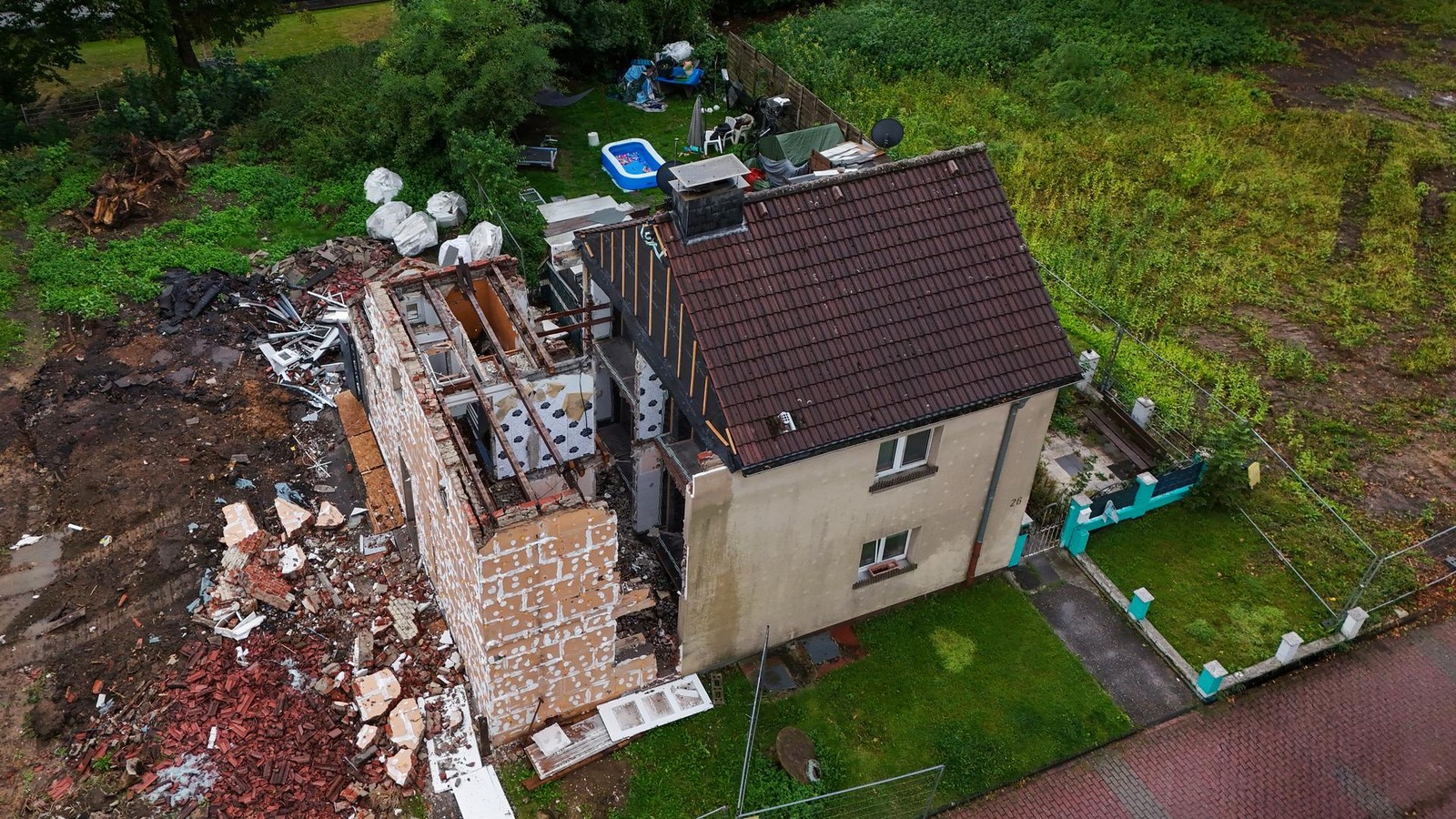 Wohnen-in-einem-halben-Haus-Die-Litterode-wird-abgerissen