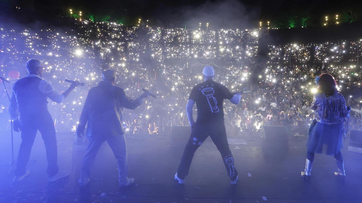 Die Band Rumpelstil in Aktion beim Taschenlampenkonzert in der Berliner Waldbühne. Die Band Rumpelstil in Aktion beim Taschenlampenkonzert in der Berliner Waldbühne.