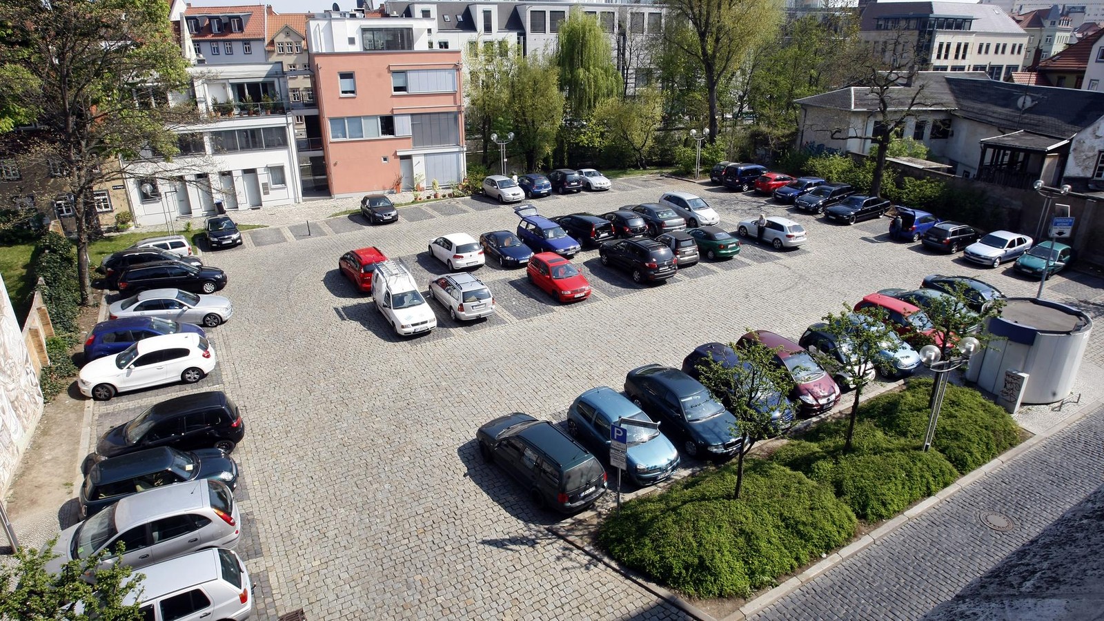 Verschobene-Ausgrabung-in-Erfurt-Warum-der-Rathausparkplatz-warten-muss