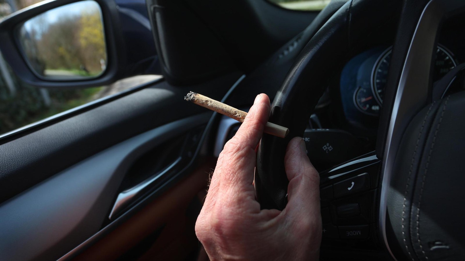 T-V-schl-gt-Alarm-Kiffer-am-Steuer-gef-hrden-die-Verkehrssicherheit