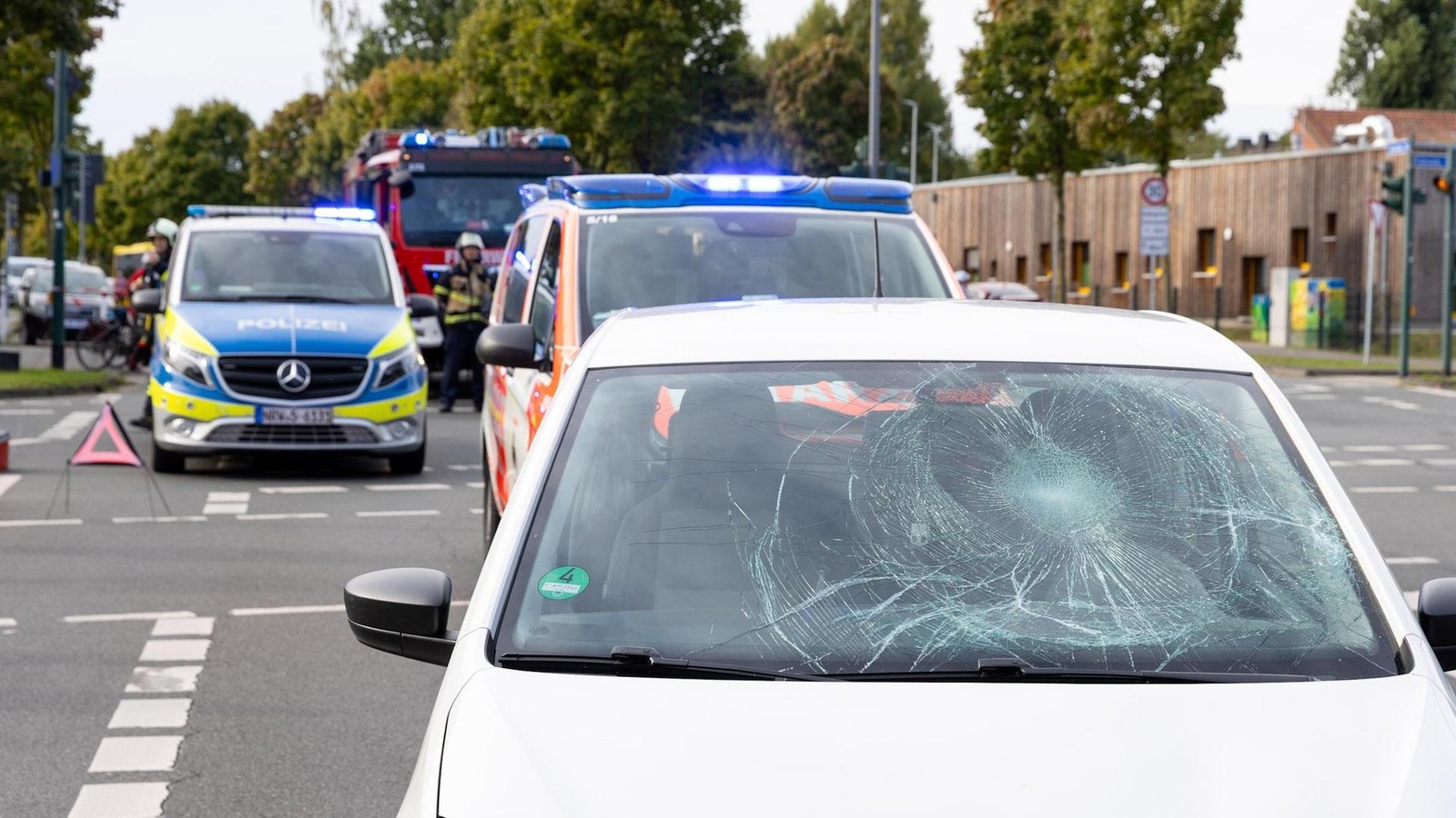 Mann-von-Auto-angefahren-Polizei-bei-Unfall-in-Essen-im-Einsatz
