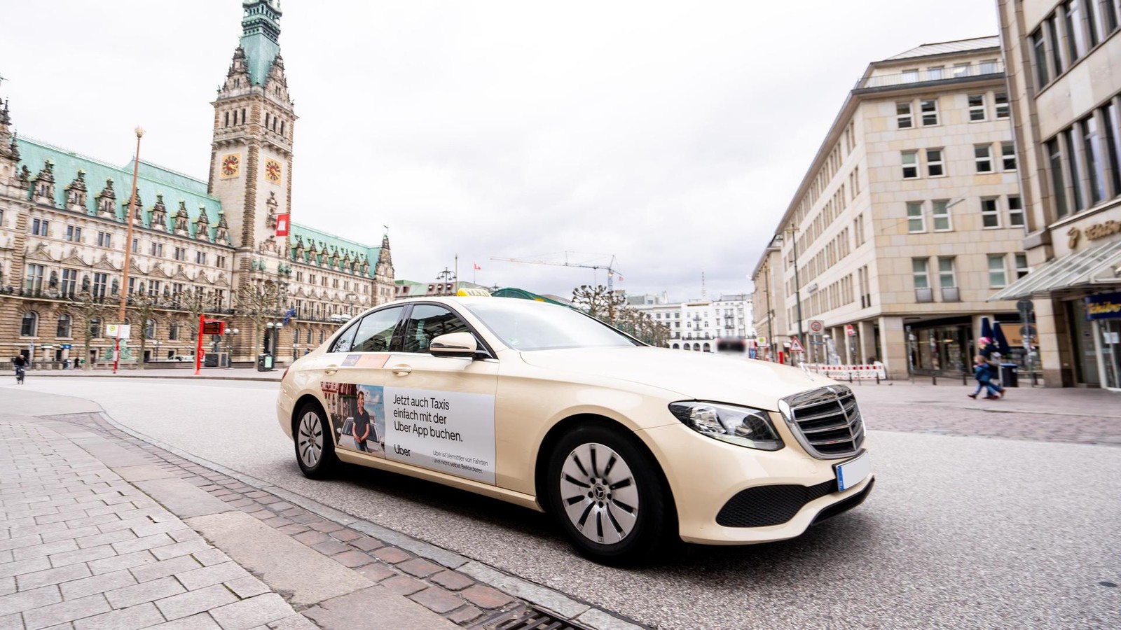 Piercing-Pistole-und-Bratkartoffeln-im-Taxi-vergessen-so-skurril-ist-Hamburg