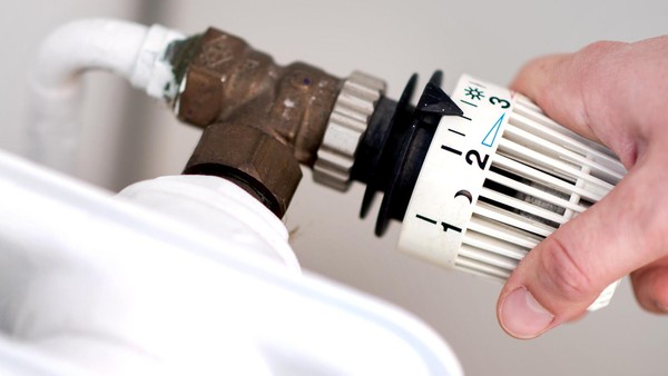 Preiswertes Gas: So kann man beim Heizen fast 1000 Euro sparen