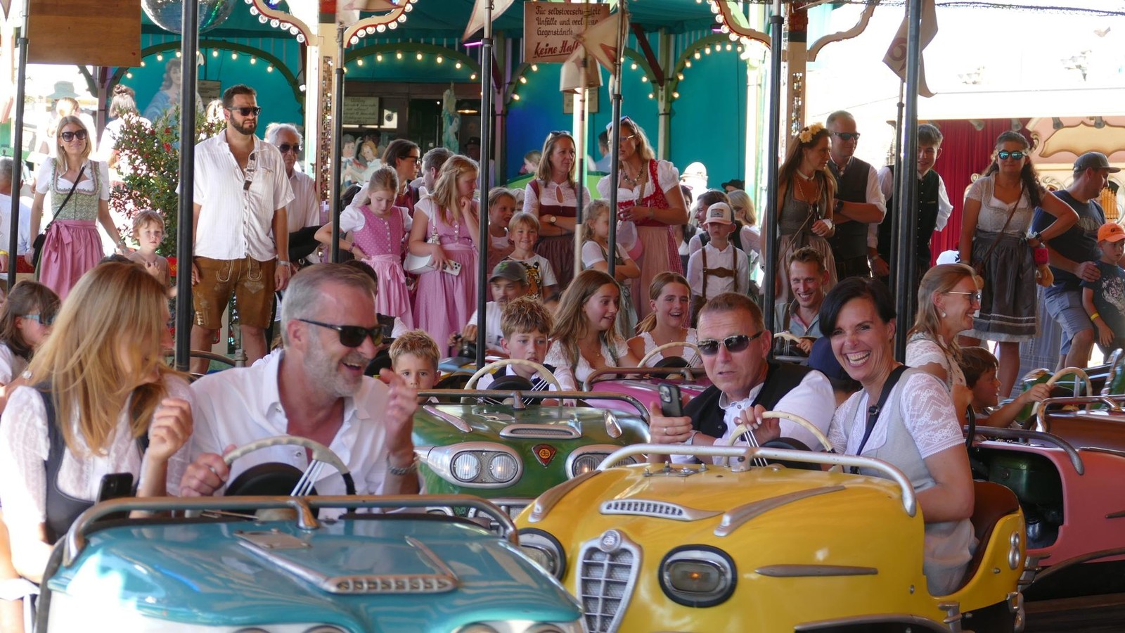 Historischer-Autoscooter-aus-Essen-auf-M-nchener-Oktoberfest