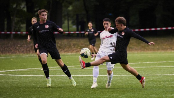 Trotz Abstiegssorgen: Braunschweiger Dorfverein verlängert mit Fußballtrainer