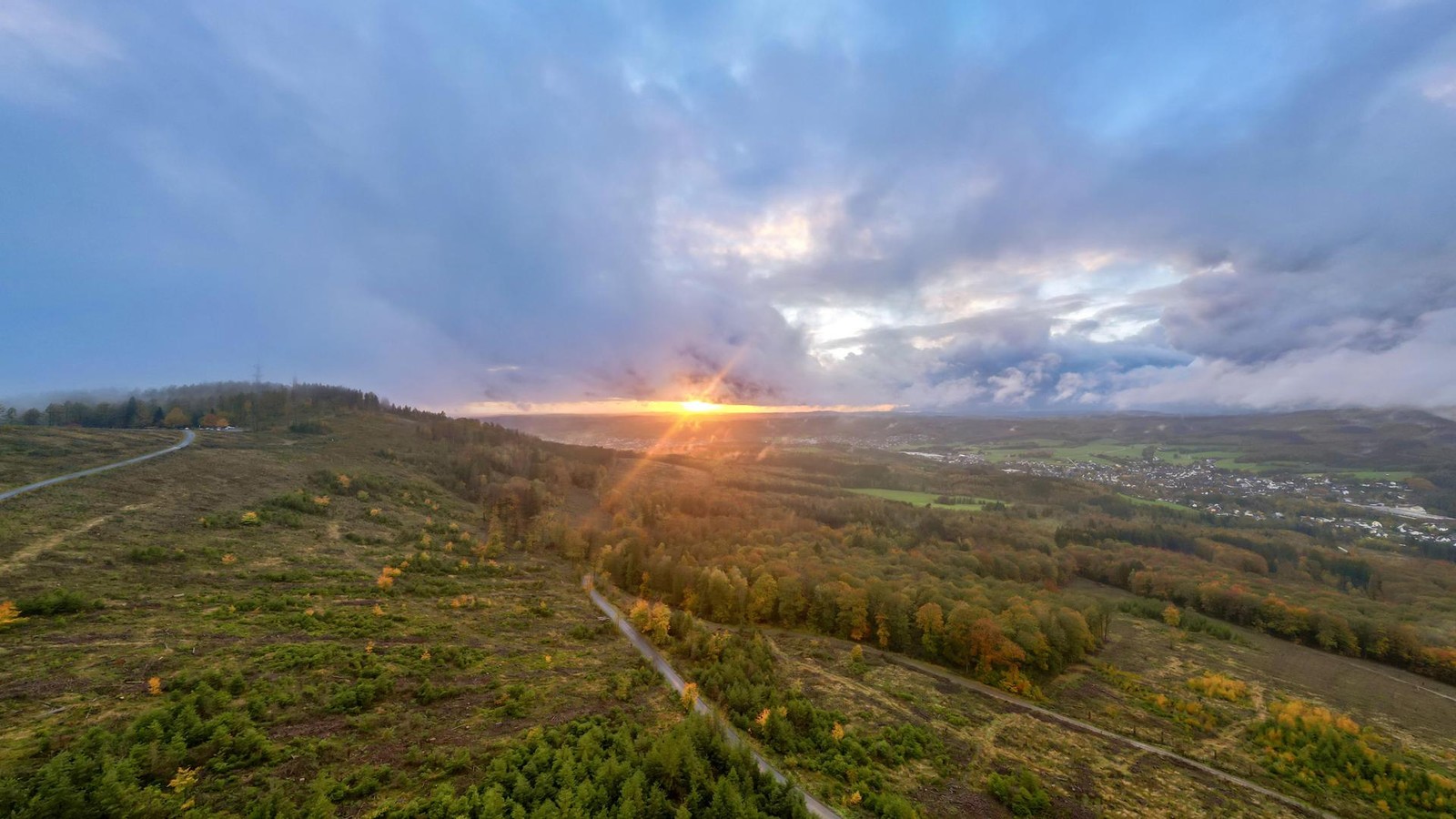 Siegen-Zum-langen-Wochenende-sagt-sich-Altweibersommer-mit-Sonne-an