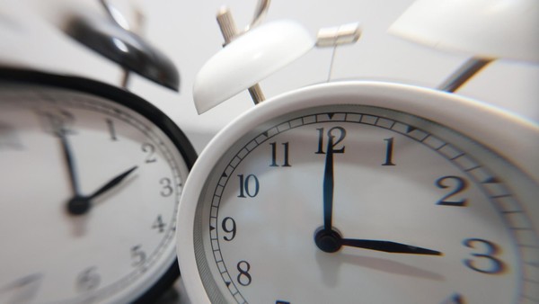 Zeitumstellung leicht gemacht: Wann beginnt die Winterzeit 2025?