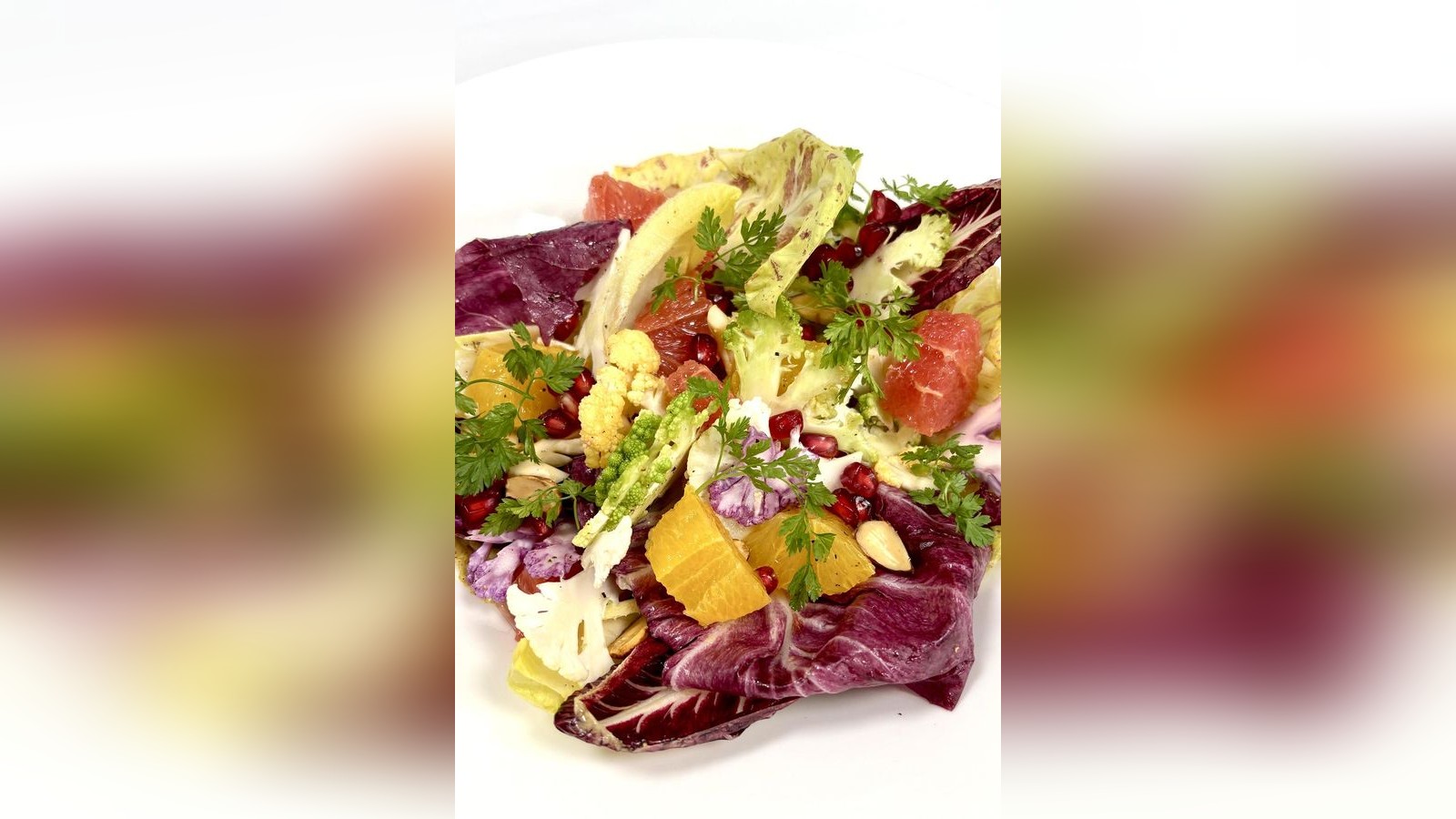Herbstlicher-Blattsalat-mit-Zitrusfr-chten-von-Florian-Glauert