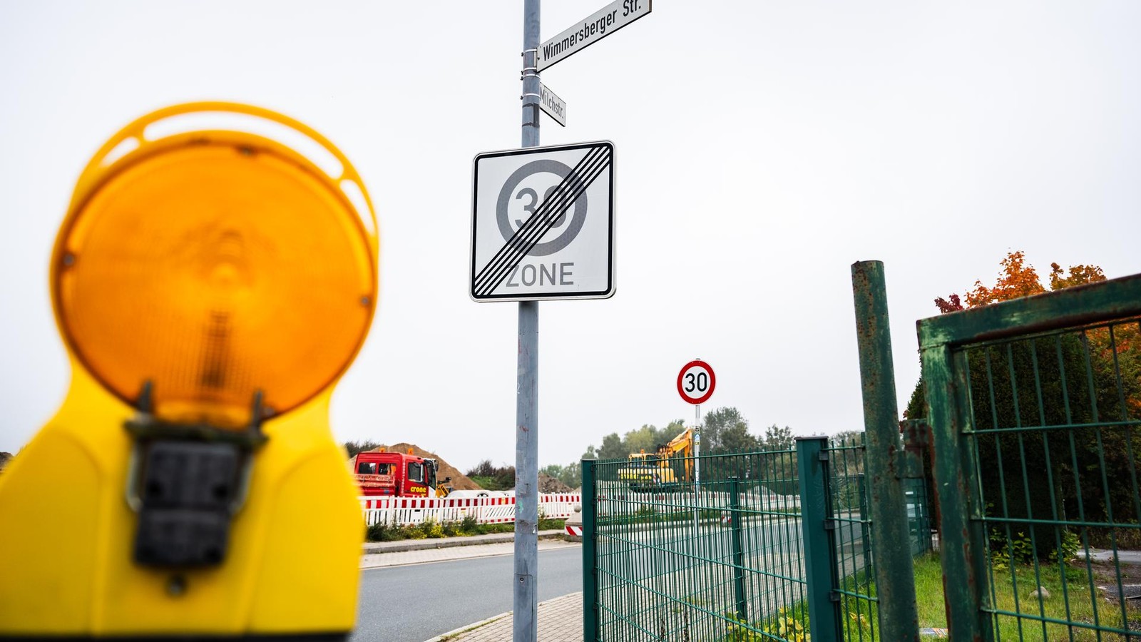 Autofahrer-wundern-sich-Kuriose-Verkehrsschilder-in-Velbert
