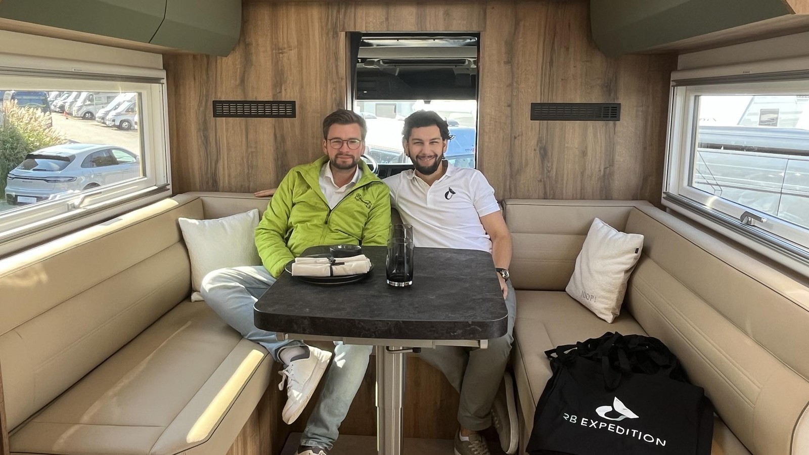 Extravaganter-Fennek-Allrad-Reisemobil-f-r-Extremsituationen
