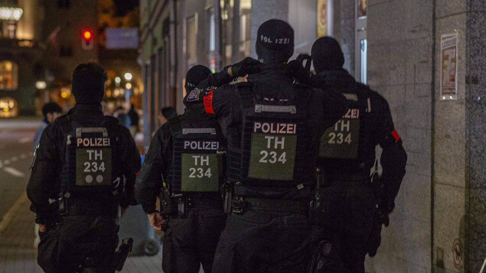 Polizei-und-SEK-durchsuchen-mehrere-Wohnungen-in-Eisenach