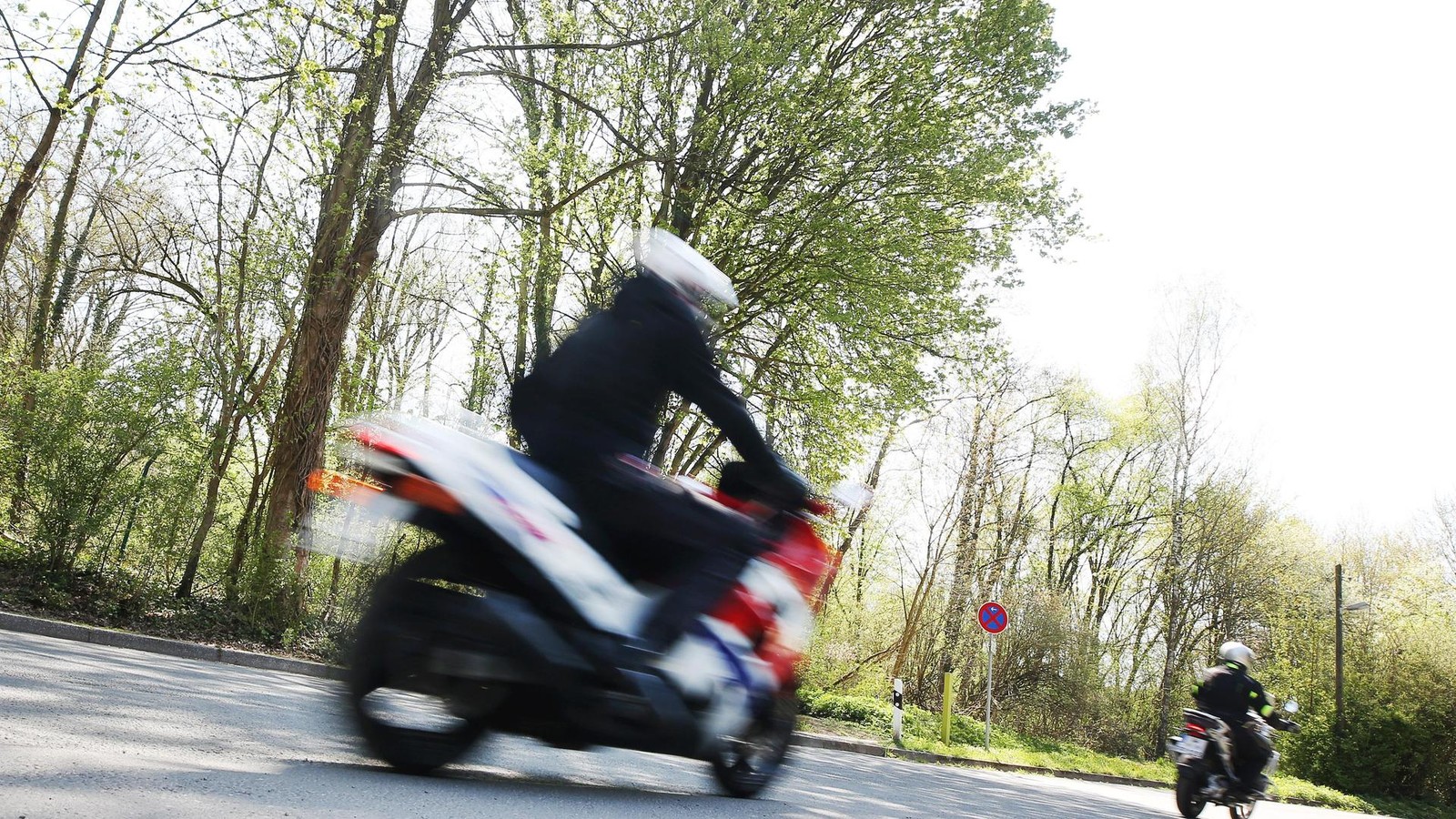 Weimarer-Polizei-sucht-fl-chtigen-Motorradfahrer