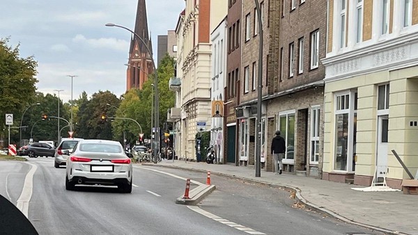 Wie Autofahrer auf der Max-Brauer-Allee ihre Felgen ruinieren
