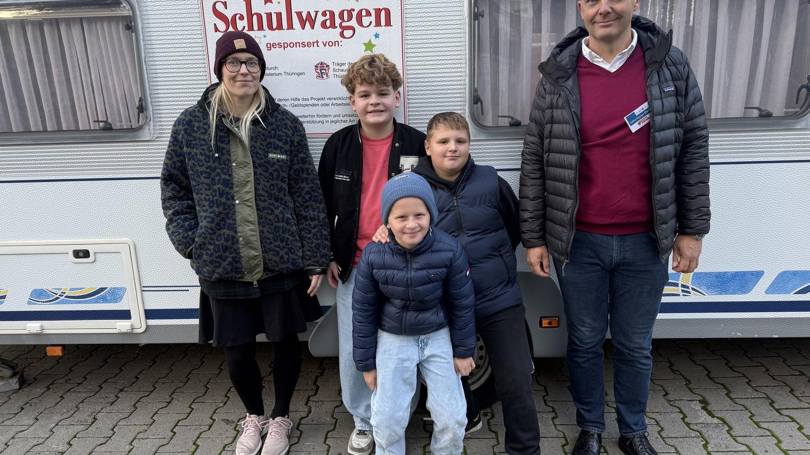Im-Schulwagen-am-Rummel-Rand-Wie-Kinder-von-Schaustellern-in-Th-ringen-lernen