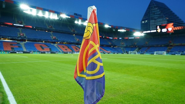 VfB Stuttgart in Basel: Ausschreitungen, Mega-Choreo und Fan-Aufmarsch