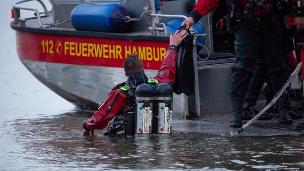 Person im Wasser? Suchaktion am Alsterufer ergebnislos abgebrochen