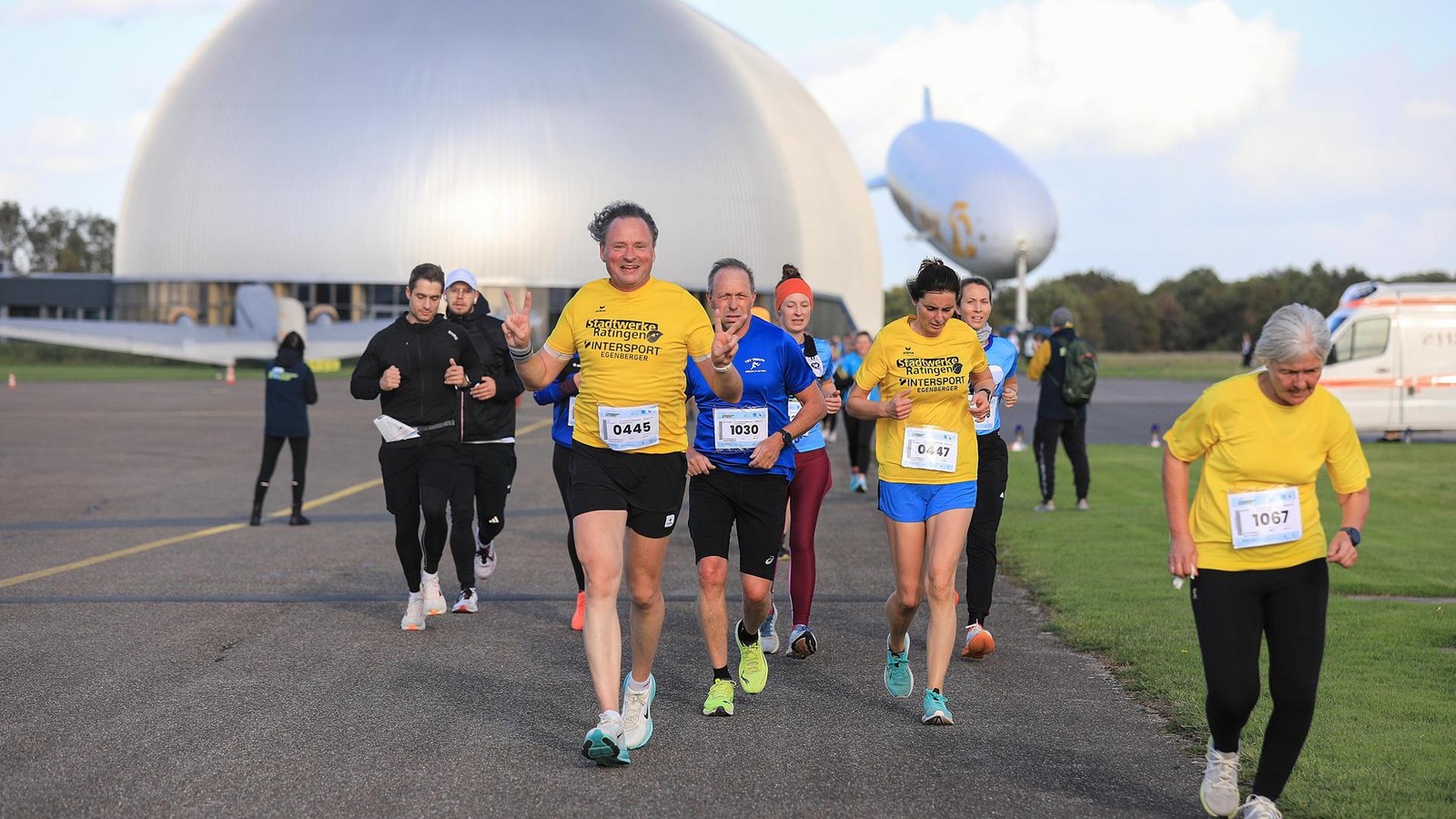 Laufen-auf-dem-Flugfeld-Das-war-M-lheims-speziellste-Sport-Premiere-2025