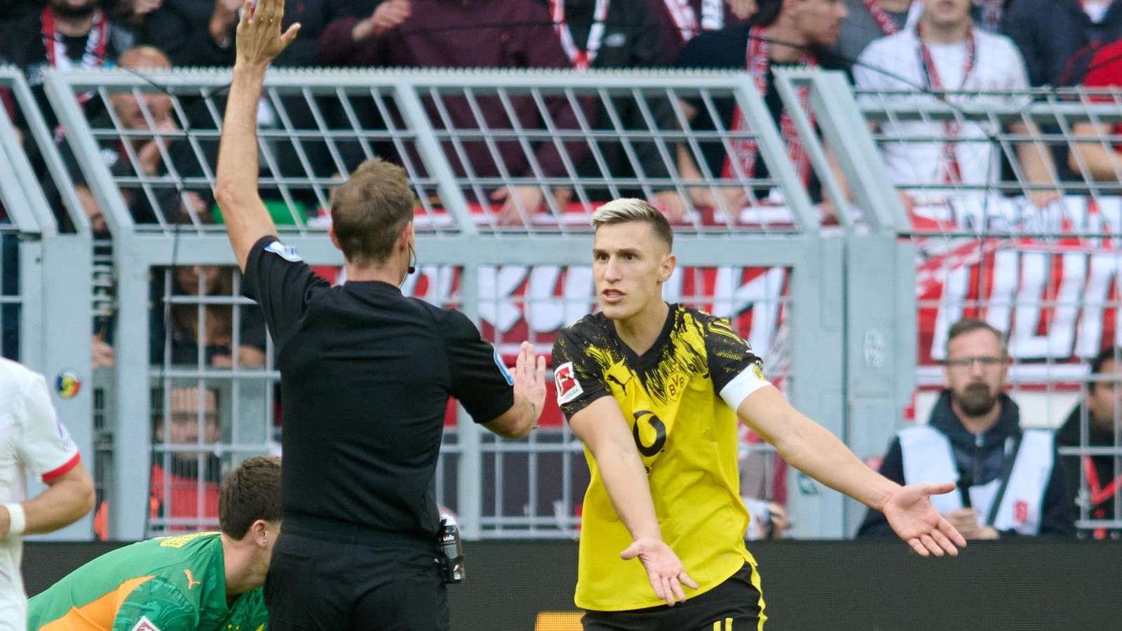 Gelb-und-Gegentor-beim-BVB-Wie-das-Schlotterbeck-beeinflusste