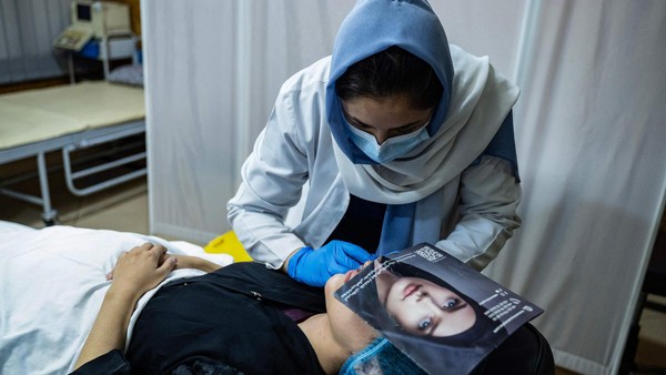 Taliban-Diktatur lässt Schönheitskliniken in Kabul boomen
