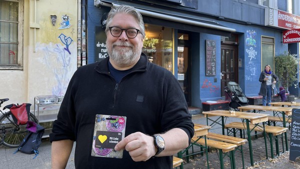 Bargeld für Flüchtlinge: Café in Ottensen verkauft Gutscheine