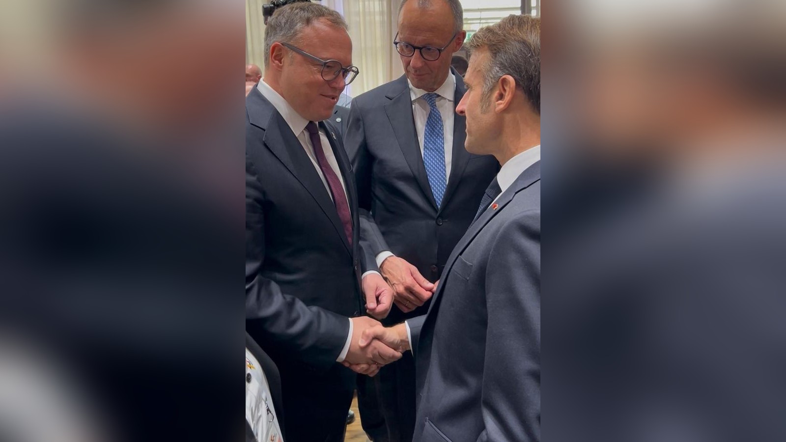 Der-perfekte-H-ndedruck-Was-Th-ringens-Mario-Voigt-von-Emmanuel-Macron-lernen-kann