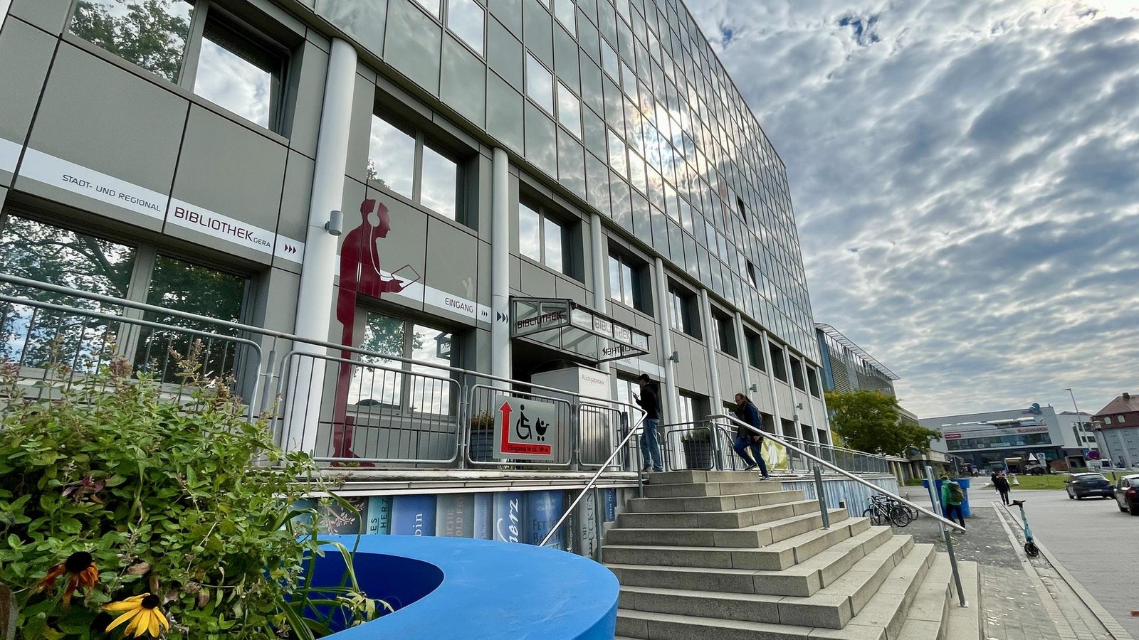 -Hier-kommen-Omis-mit-ihren-Enkeln-zusammen-Der-Th-ringer-Bibliothekspreis-2025-geht-nach-Gera