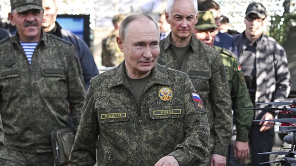 Regierung und Militärs warnen: „Russland rüstet sich für weiteren Krieg“