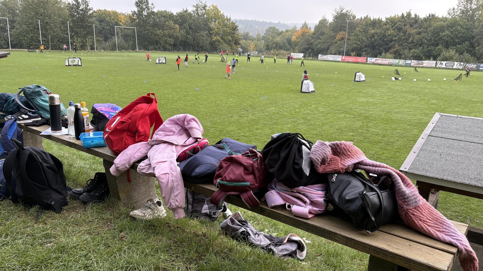 Hoch-oben-auf-dem-Rennsteig-startet-der-Th-ringer-Fu-ballverband-eine-ganz-neue-Aktion