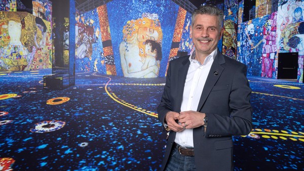 Westfield: Er ist der Mann für Klimt und Dinos im Port des Lumières