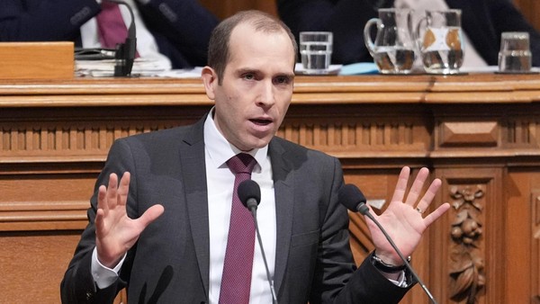 CDU-Chef Thering fordert „Handygaragen“ für alle Schulen in Hamburg