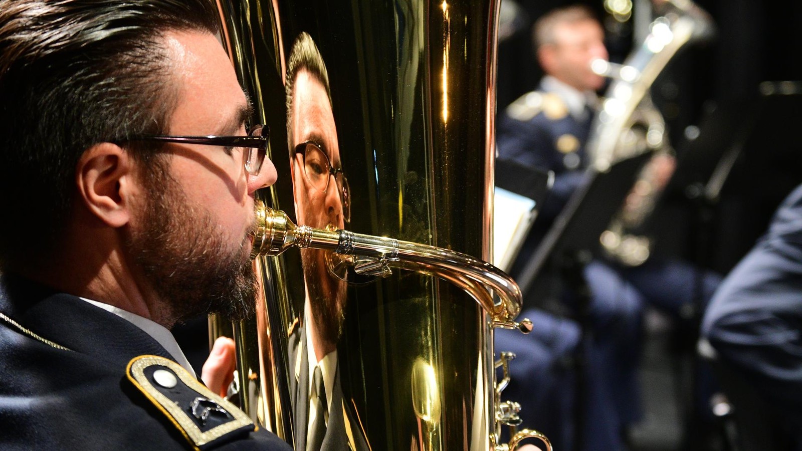 Elvis-und-Graf-Zeppelin-Bundeswehr-Ensemble-spielt-f-r-den-guten-Zweck-in-Arnstadt