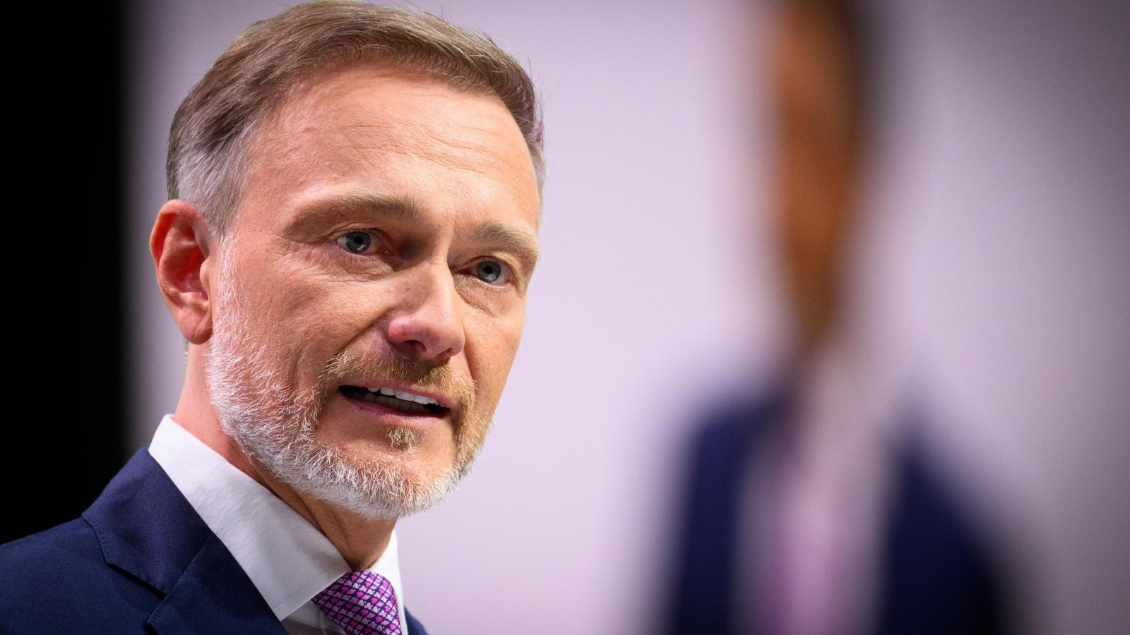 Christian-Lindner-hat-schon-wieder-neuen-Job-diesmal-im-Steinbruch