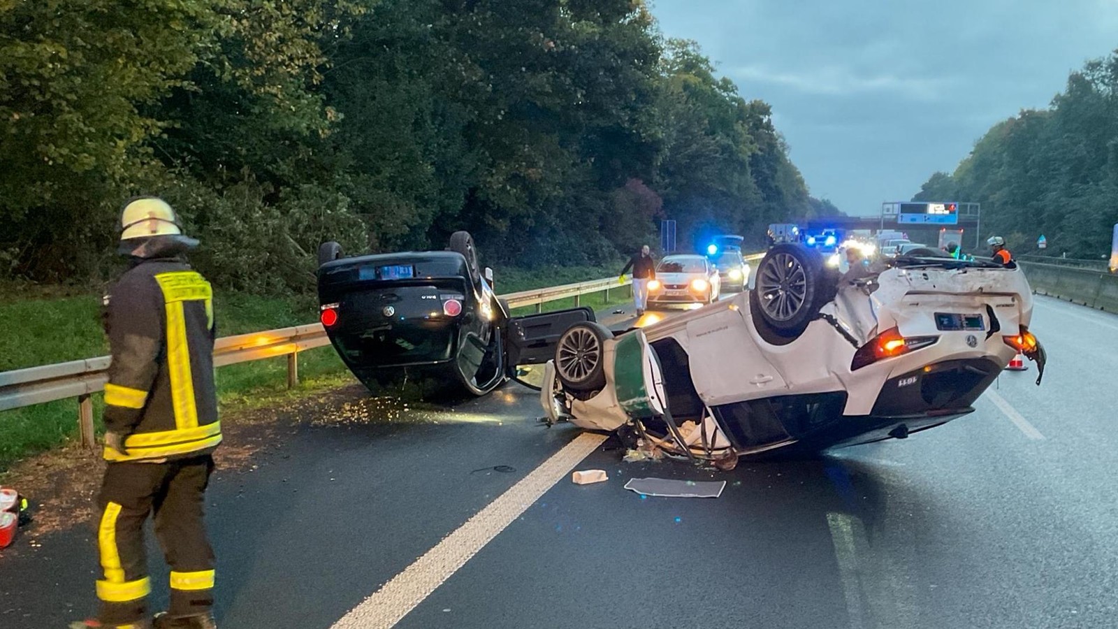 Unfall-auf-A42-bei-Castrop-Rauxel-Zwei-Autos-berschlagen