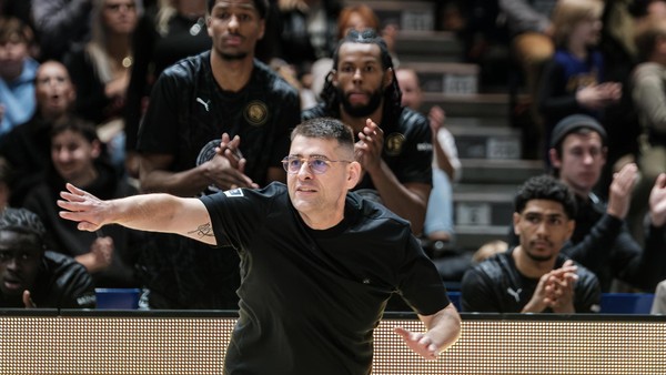 Wie Trainer Kostas Papazoglou die Probleme der Löwen Braunschweig lösen will