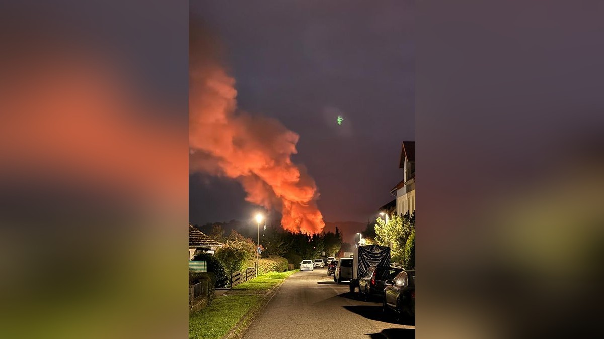 Der Rauch war nachts von der Baumhofstraße in Osterode aus zu sehen. Der Rauch war nachts von der Baumhofstraße in Osterode aus zu sehen.