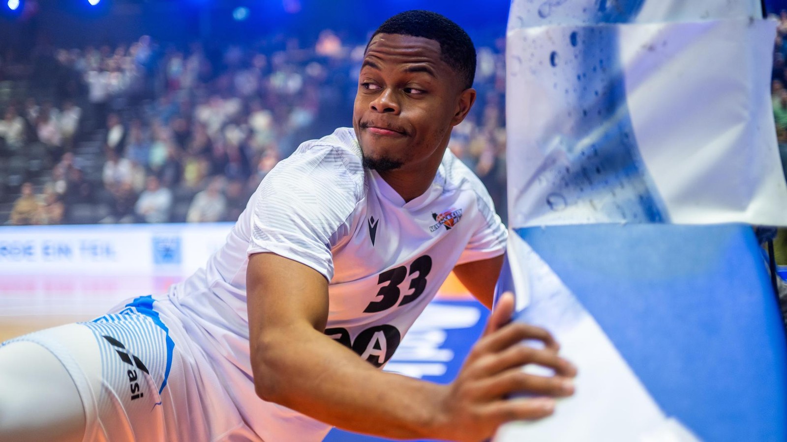Ungl-ubige-Blicke-bei-Science-City-Jena-So-ein-Basketball-Spiel-habe-ich-noch-nie-erlebt-
