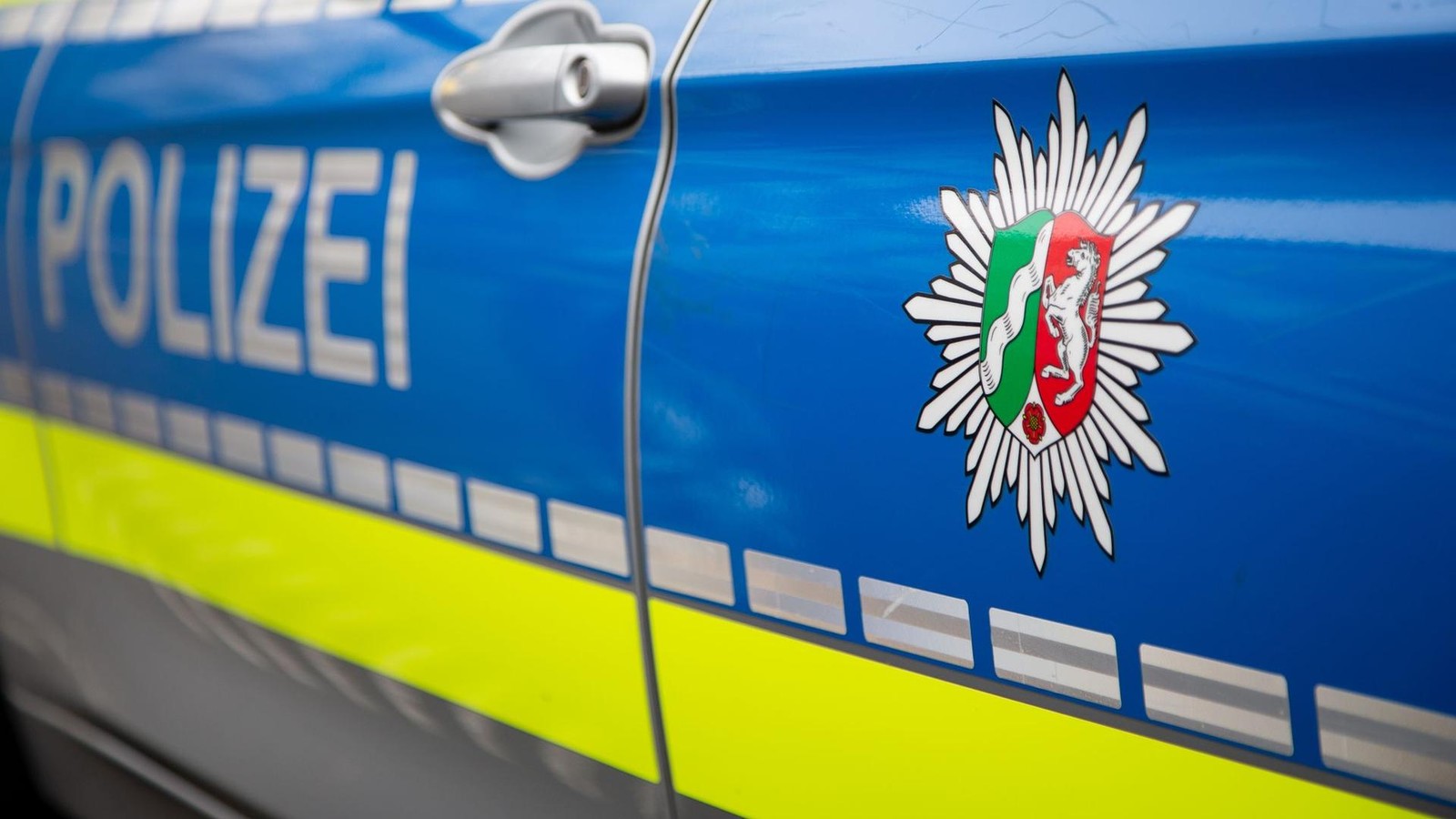 Hemer-Scheiben-geparkter-Autos-eingeschlagen