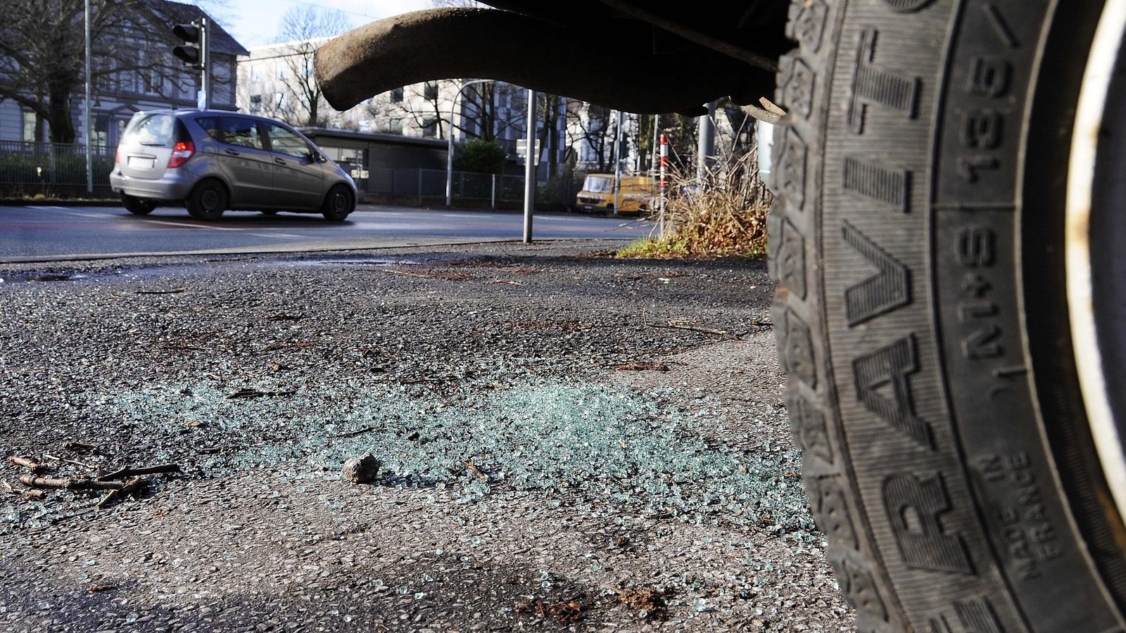 Autoknacker-37-in-wei-en-Flipflops-geht-Polizisten-ins-Netz