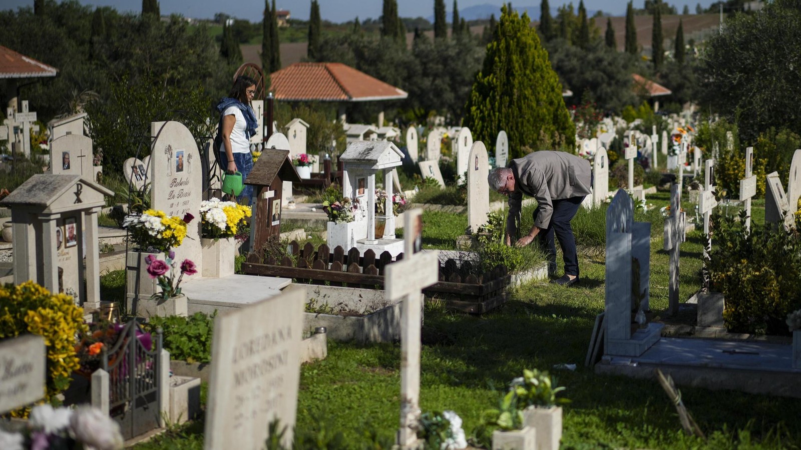 Unerwarteter-Friedhofs-Fund-Ehepaar-aus-New-Orleans-findet-Artefakt