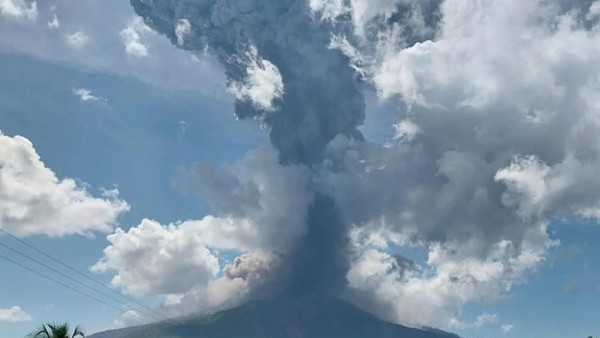 Indonesischer Vulkan ausgebrochen – Höchste Warnstufe gilt
