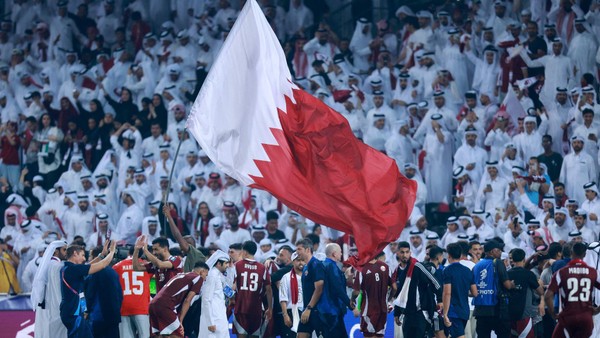 Katar bei der WM: Der VAE-Torhüter leistet absurde Mithilfe