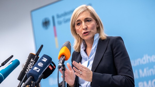 Zusatzbeiträge: Warken verspricht Stabilität – doch Zweifel bleiben
