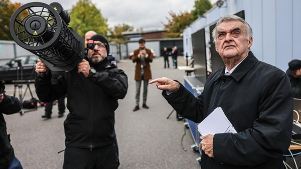 „Nicht einfach Pistole nehmen“: NRW zeigt Drohnen-Abwehr