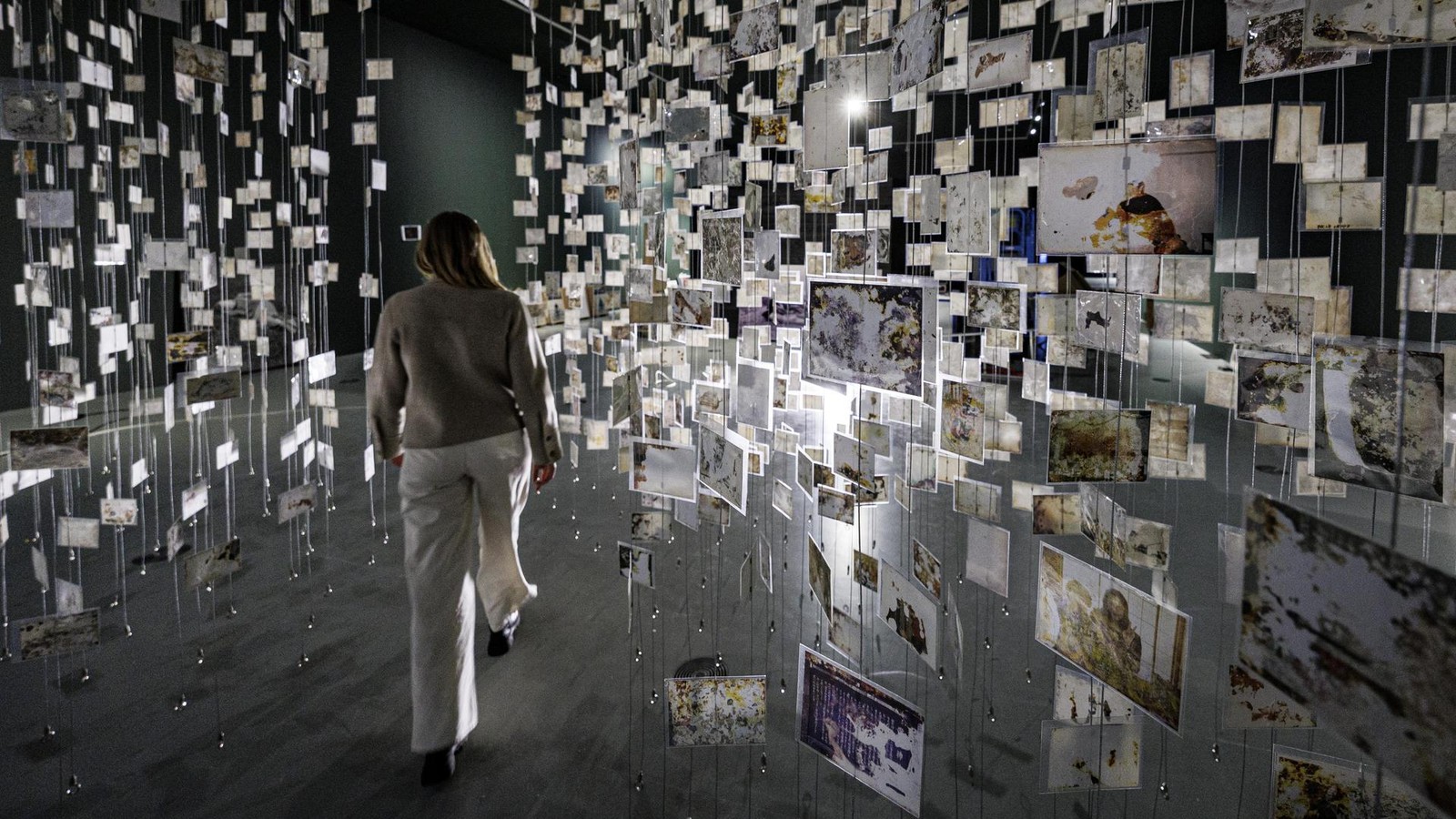 Deichtorhallen-Hamburg-Verbrannte-W-nde-und-Bilder-die-man-nicht-vergisst